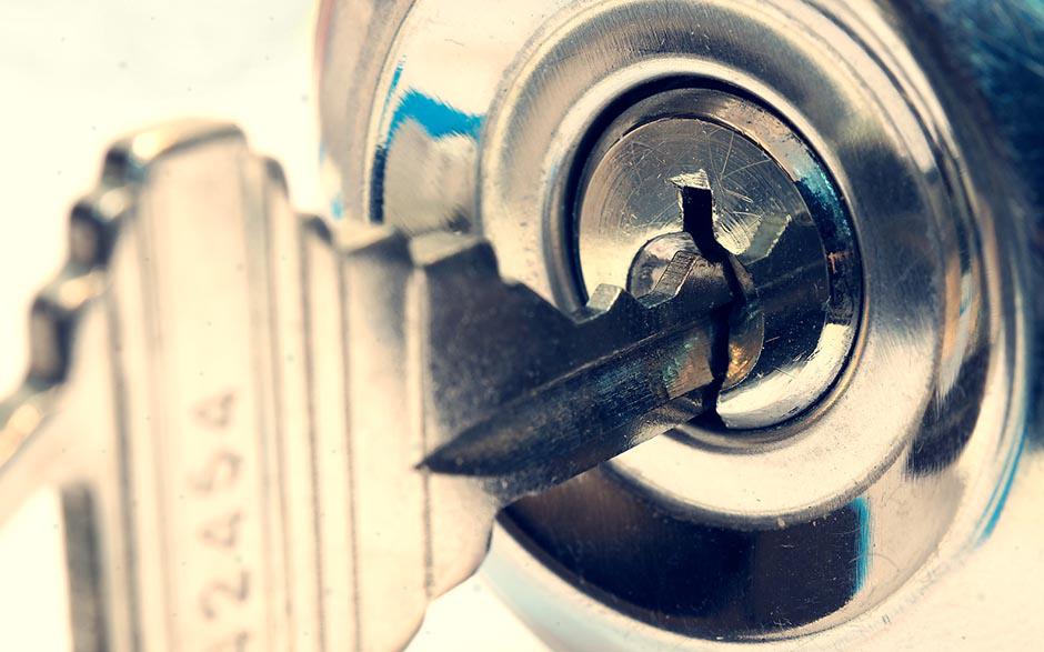 changer serrure porte Bouc-Bel-Air